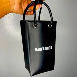 “Bag fashion” mini bag.